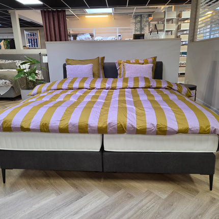 Beddelicious Cosmos box, vlakke uitvoering incl. hoofdbord. Geen matrassen!  Showmodel