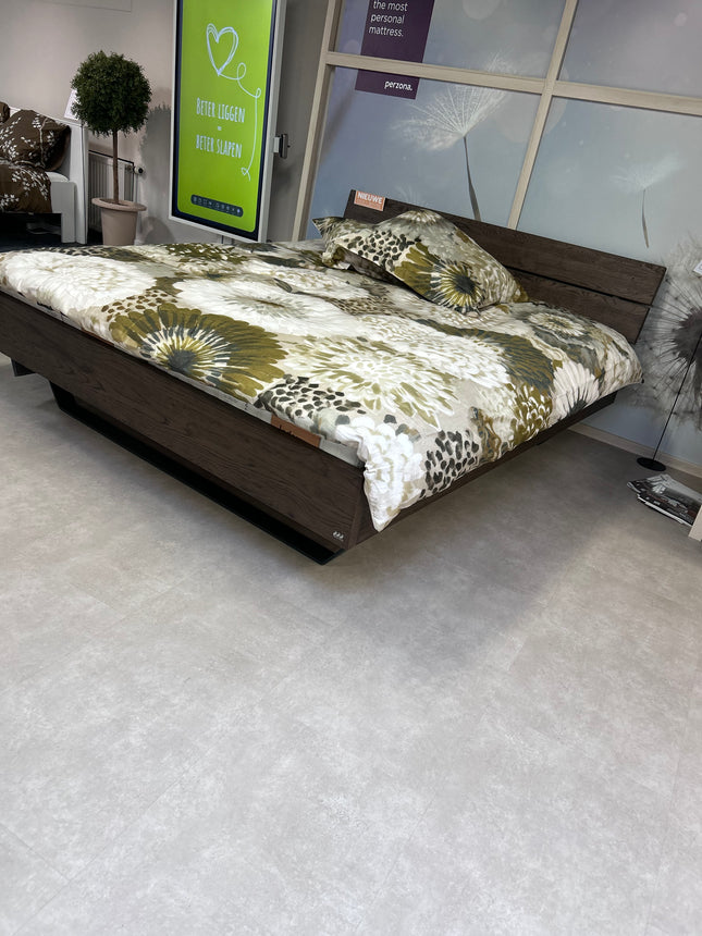 Oak Wild , ledikant met hoofdbord en poten met middenbalk, SHOWMODEL 180/210 cm